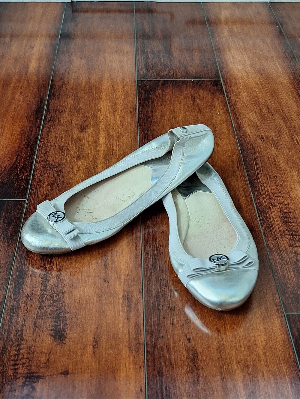 Michael Kors Silver Ballet Flats Bow Logo Slip-On Shoes Women’s Size 8.5